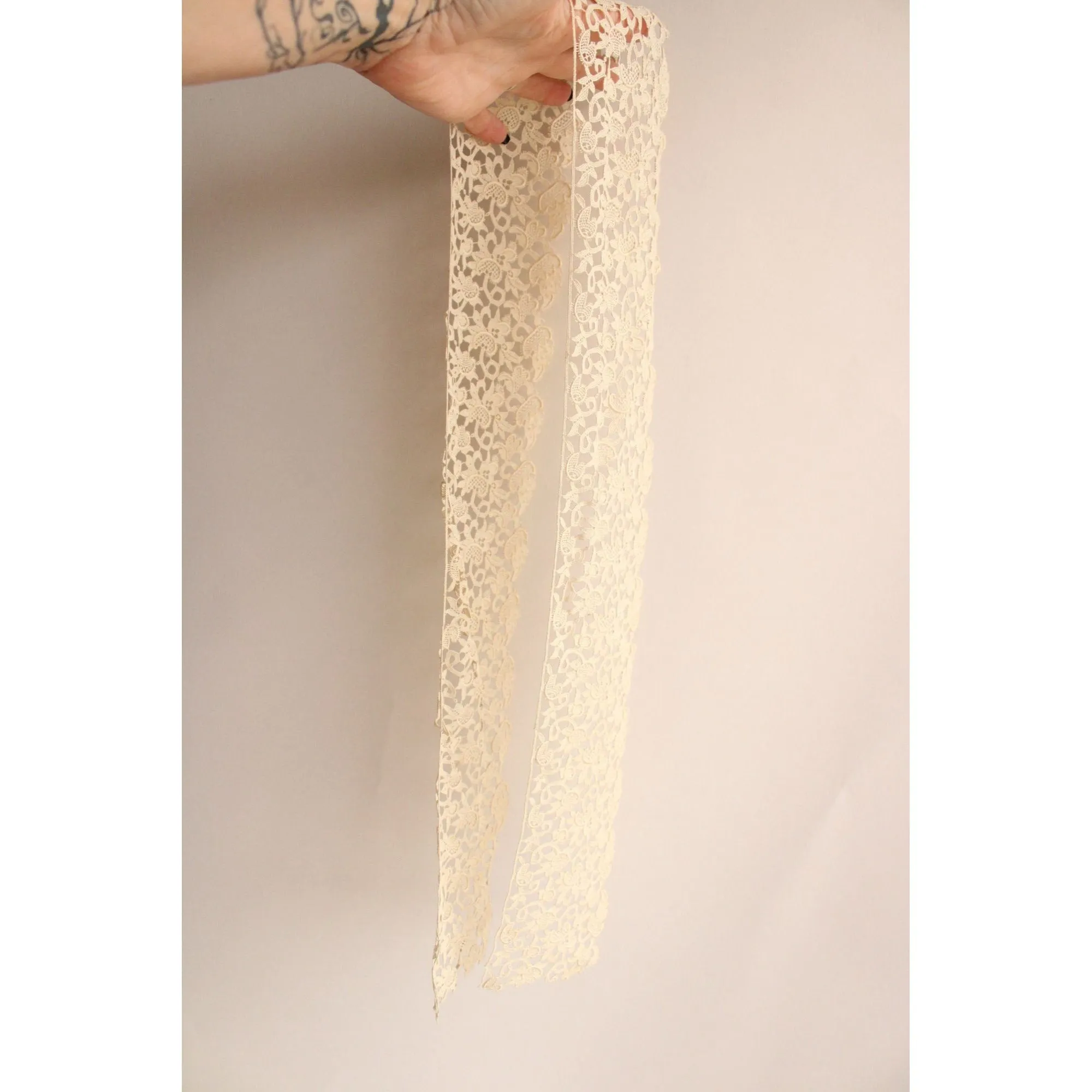 Vintage 1930s 1940s Ivory Lace Trim, 1 Yard 9" Piece, 3.75" Wide